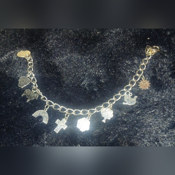 4 Charm Bracelet Lot. Elegant Silver and Gold Toned Charm Bracelets - Picture 5 of 5